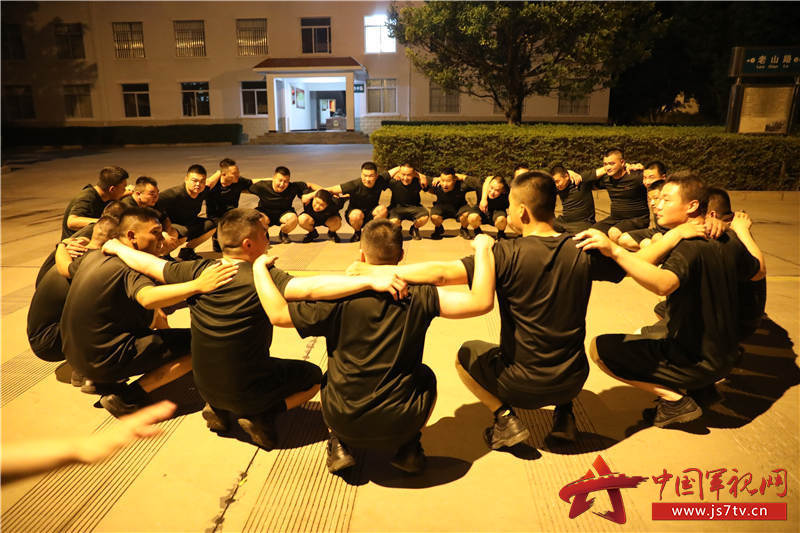同组训练，增强自信心 赵雨杰摄