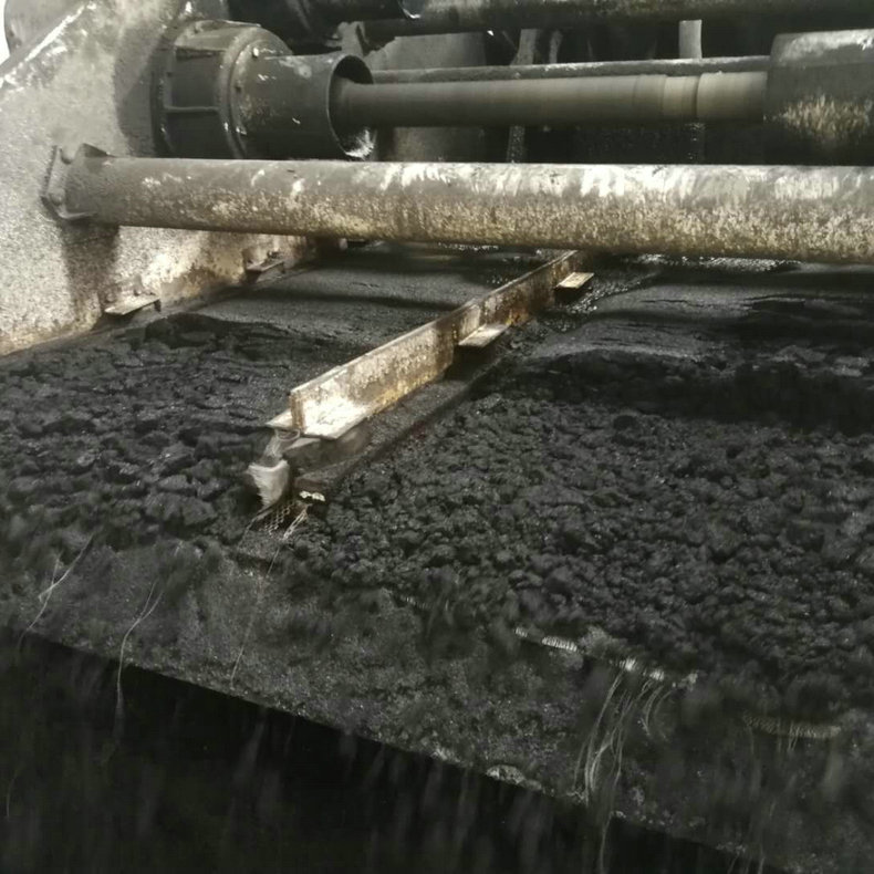 使用中的高频筛煤泥筛-1