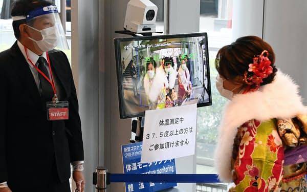 日本人一生一次的“成人礼”今年他们这样告别青春→（日本人20岁时要举行成人节仪式这时他们会穿上心爱的）