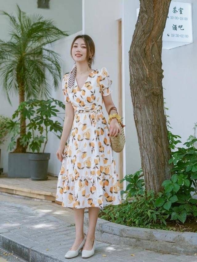 入夏后丝巾也不能扔（小丝巾绑法）
