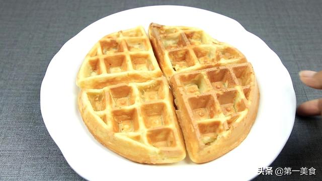 华夫饼自己在家就能做，10分钟搞定，再也不用去街上买着吃（自己做的华夫饼）