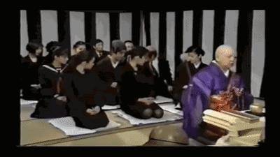丧心病狂的日本人，让机器人取代和尚主持葬礼
