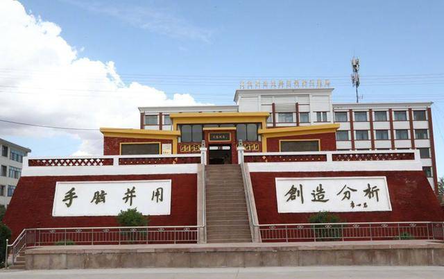 图文故事 | 习近平总书记前往甘肃考察，为何要来这所学校？