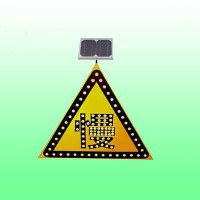 新疆注意行人警示标志太阳能三角标志牌自发光标志牌